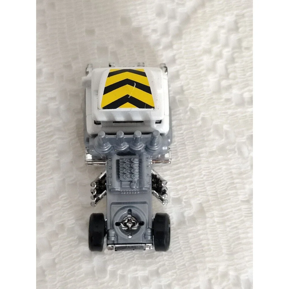 2021 Trash Basher Mattel Hot Wheels Diecast Toy Car HDT04
